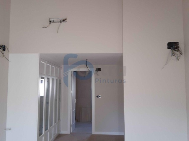 Pintura lisa en paredes y techos